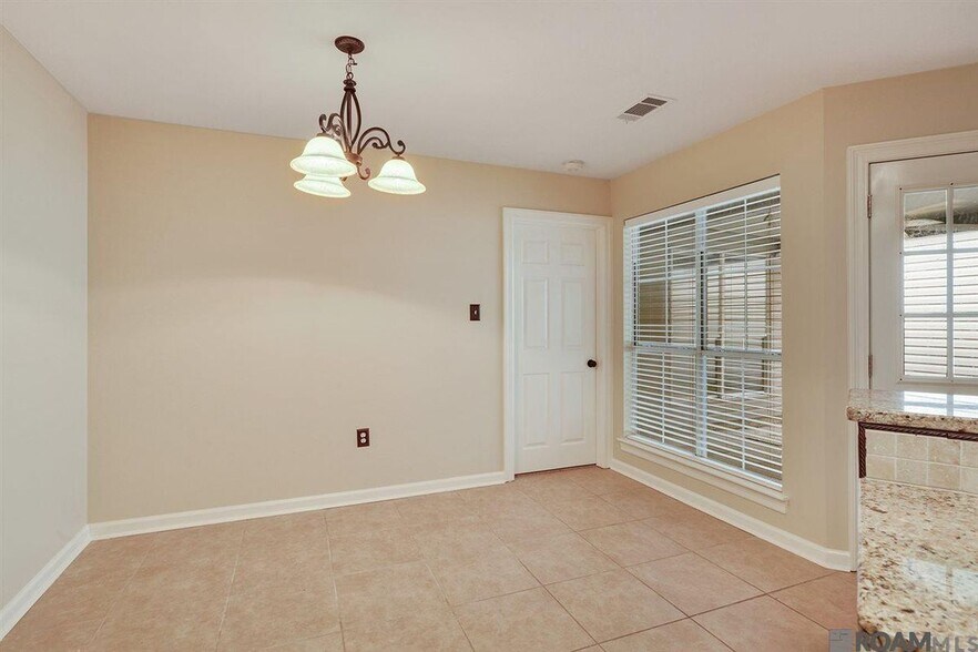 Building Photo - 5156 Stumberg Ln