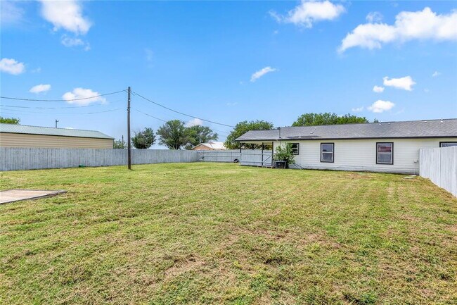 Building Photo - 108 Gm Ln