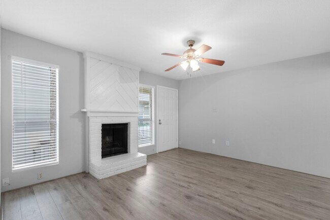 Building Photo - 2100 Wilcrest Dr