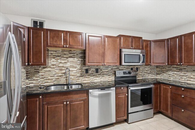 Building Photo - 309 Yoakum Pkwy