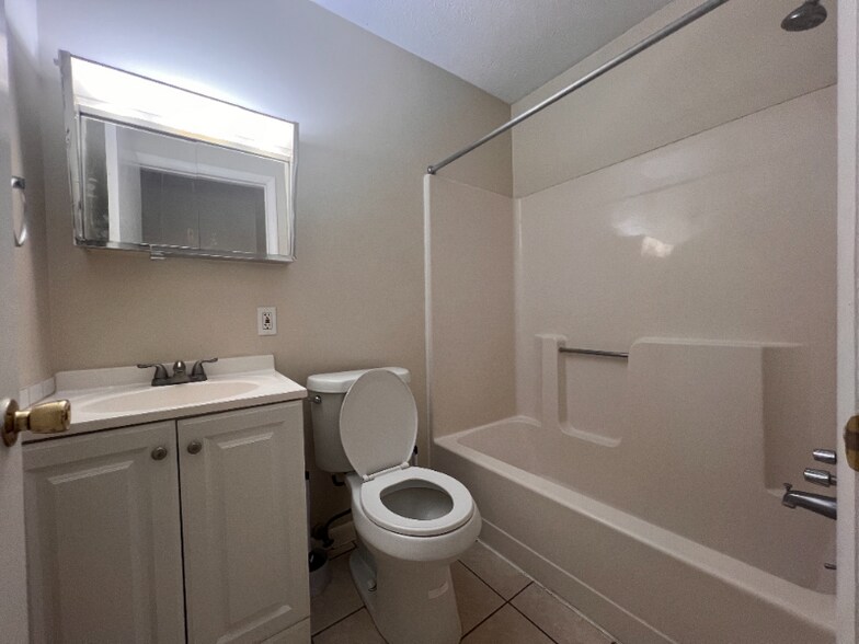 Building Photo - 232-238 Elyria St