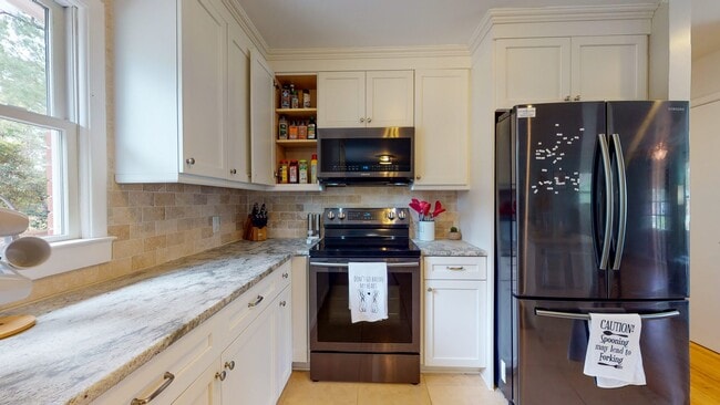 Building Photo - 110 Pinecliff Dr