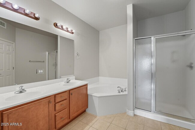 Building Photo - 5450 E Deer Valley Dr