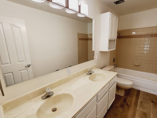 Building Photo - 2617 S Durango Dr