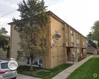 Building Photo - Updated Berwyn GDN Unit with Heat Included!