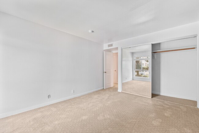 Building Photo - 11640 Woodbridge St