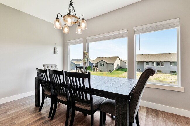 Building Photo - 3115 E Reiss Ct