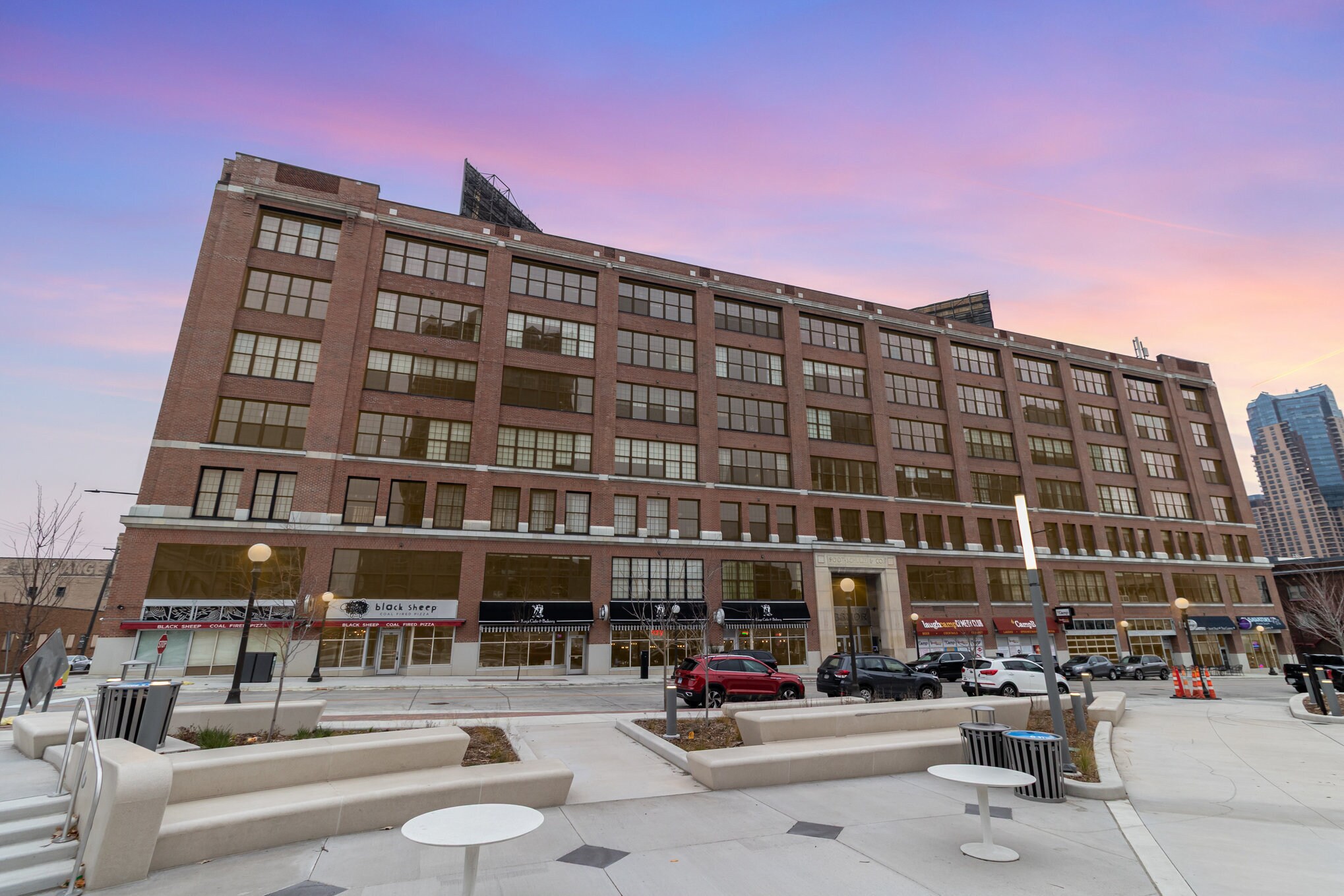 Building Photo - 500 Robert St N