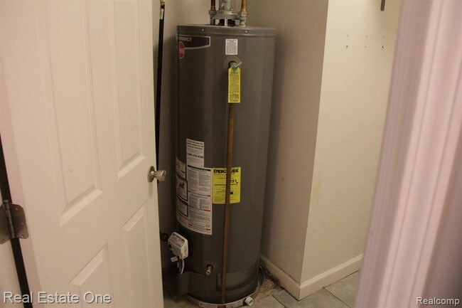 Building Photo - 21960 Indian Creek Dr