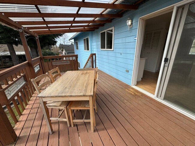 Building Photo - 4Bd/2.25Ba Kent House