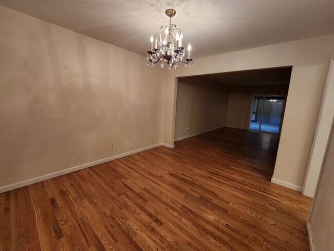 Building Photo - Two Bedroom Two Bath Condo with Pool Access