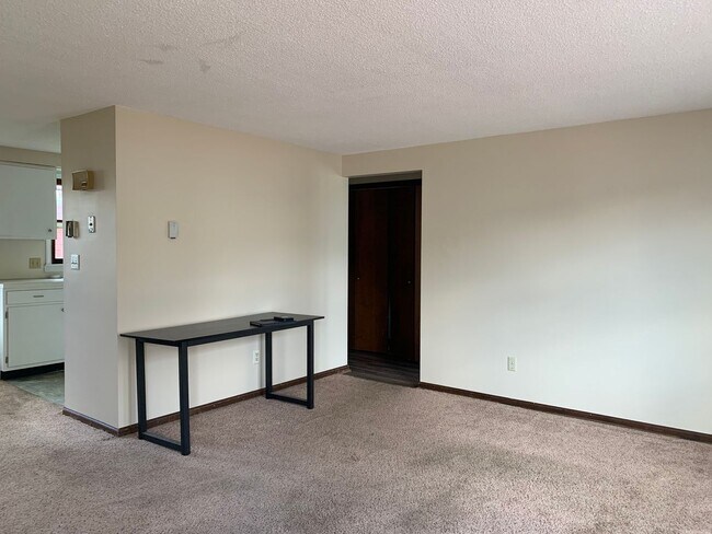 Primary Photo - Coe St Apartments.