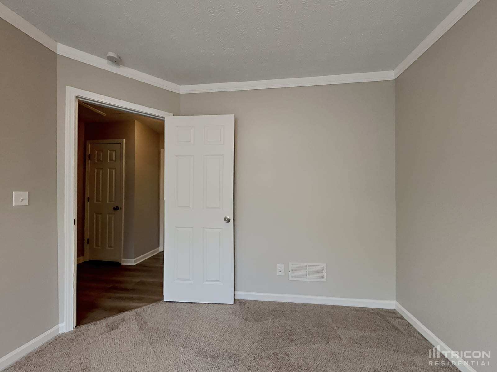 Building Photo - 15 Woodwind Dr