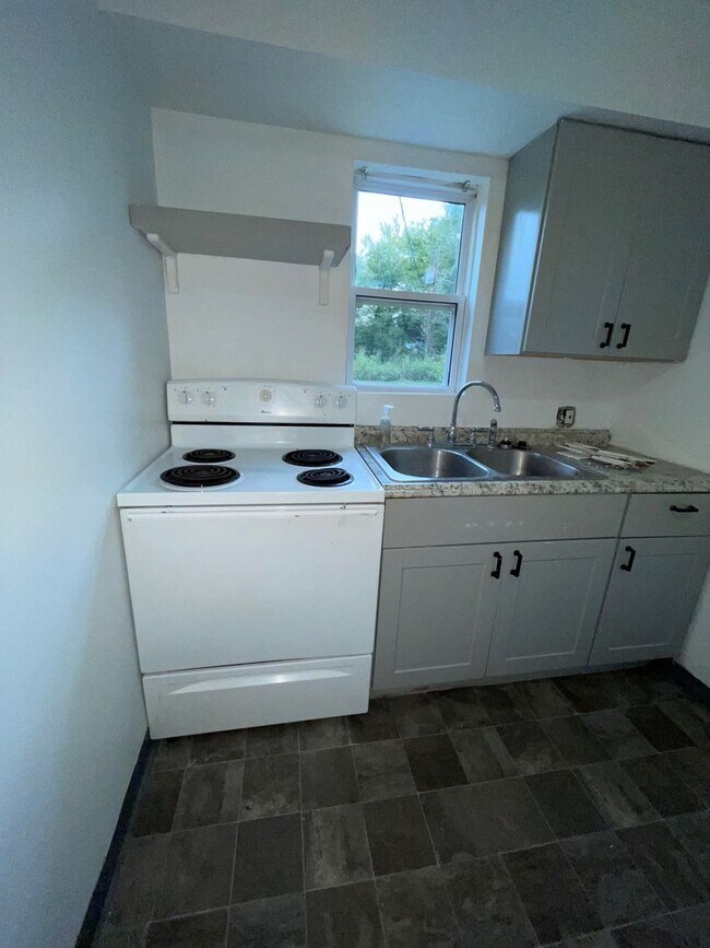 Building Photo - Cute 2 Bedroom, 1 bathroom apartment in Ri...