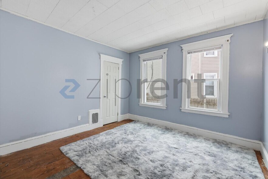 Building Photo - 62 Rowe Ave