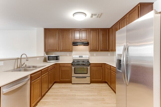 Building Photo - Charming 3-Bedroom Townhome in 89044 with Gated Porch, Walk-In Pantry & Spacious Primary Suite