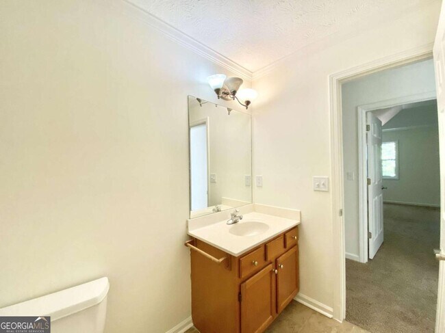 Building Photo - 640 Suwanee Lakes Cir NW