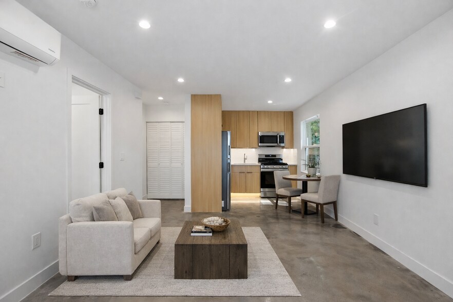 Living room - 7314 Fallbrook Ave