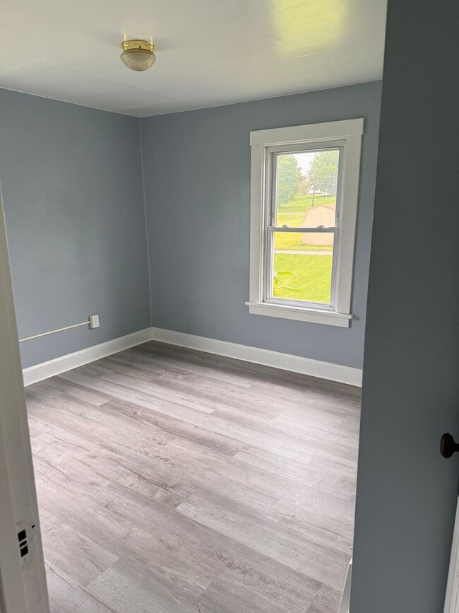 Building Photo - 1139 Wallis- 3 bed/1 bath home for rent