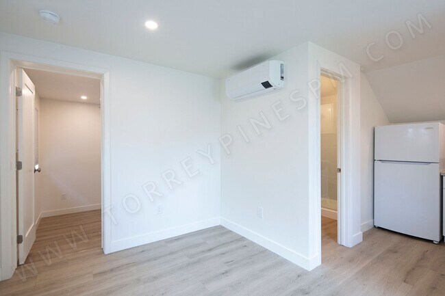 Building Photo - Remodeled Ocean Beach 1 Bedroom on Del Mar Ave ~ ALL UTILITIES INCLUDED!