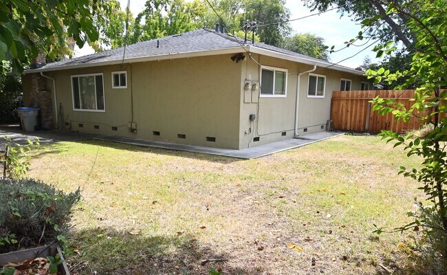 Building Photo - 1651 Cassiar Dr