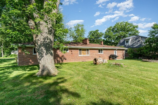 Building Photo - 5676 Mellie Ln