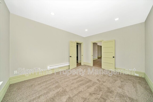 Building Photo - 25 Wayside Ave