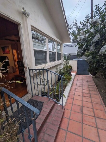 Building Photo - 12621 Victoria Ave