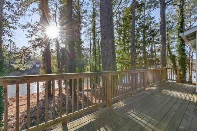 Building Photo - 494 Plainville Dr SW