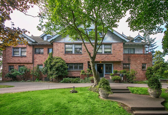 Building Photo - 211 W Highland Dr