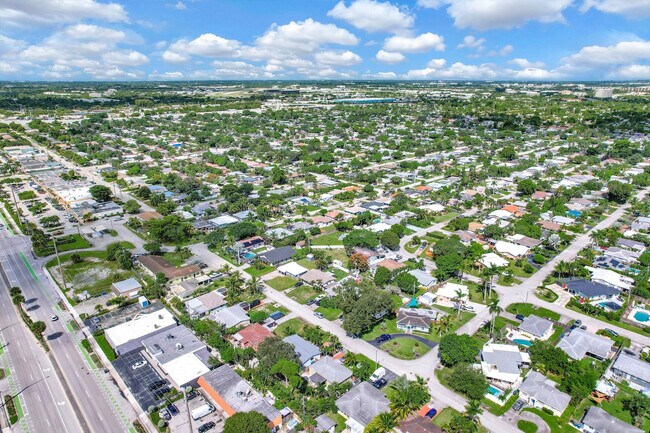 Building Photo - 261 NE 45th St