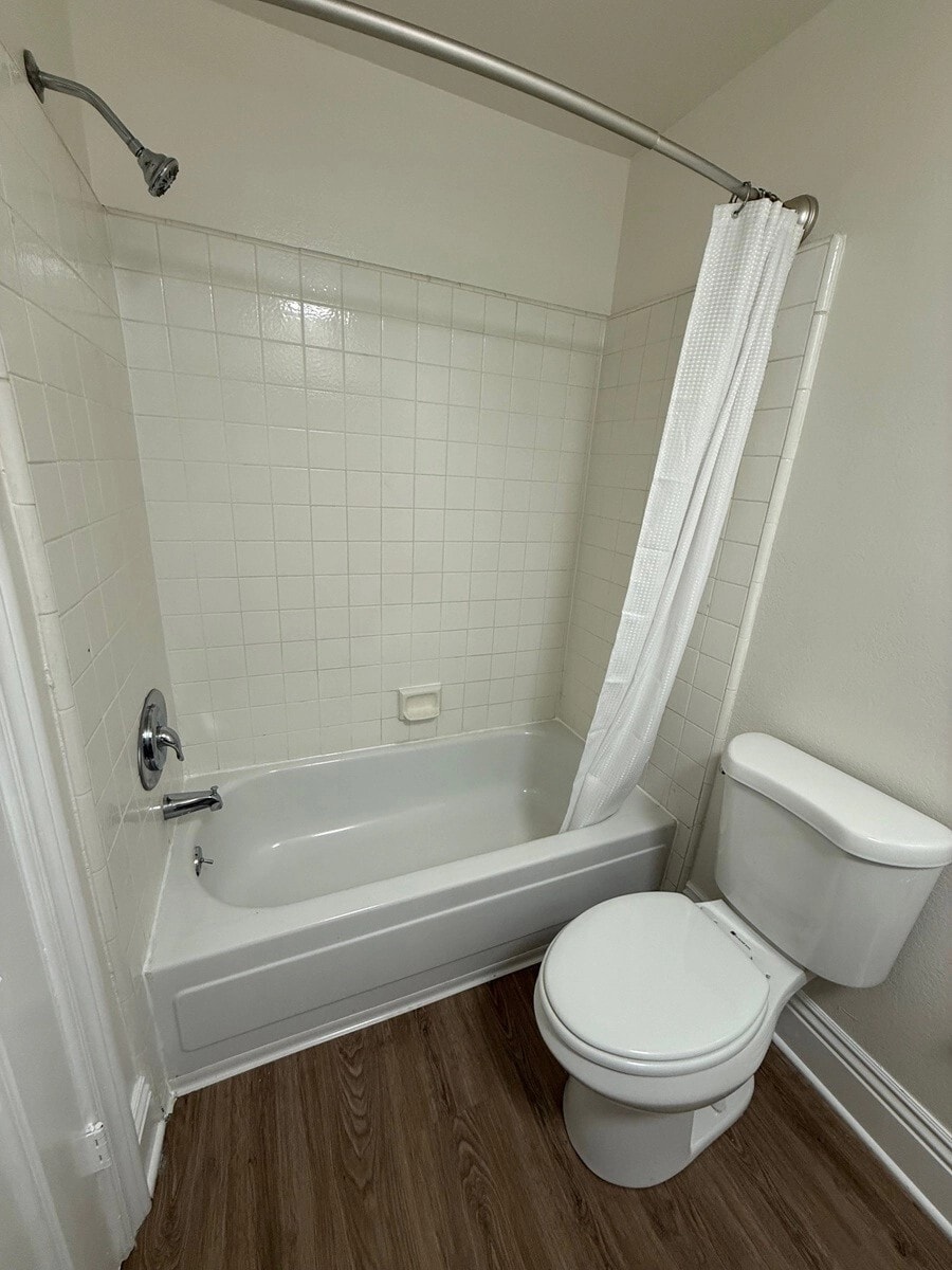 Building Photo - 1940 Malcolm Ave