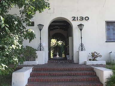 Building Photo - 2130 Vista Del Mar St