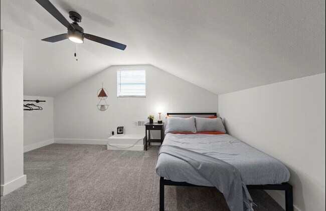 Building Photo - Stunning Home with Spacious Layout & Modern Upgrades