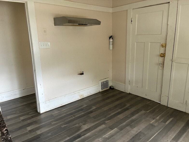 Kitchen - 3702 N 15th St