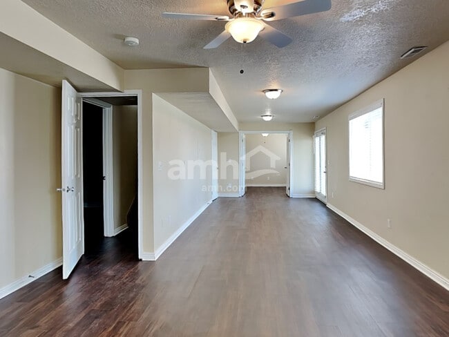 Building Photo - 1121 N 600 E