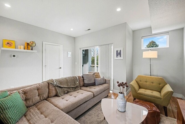 Building Photo - Fully Furnished 3 Bedroom 3 1/2 Bath in Wheat Ridge