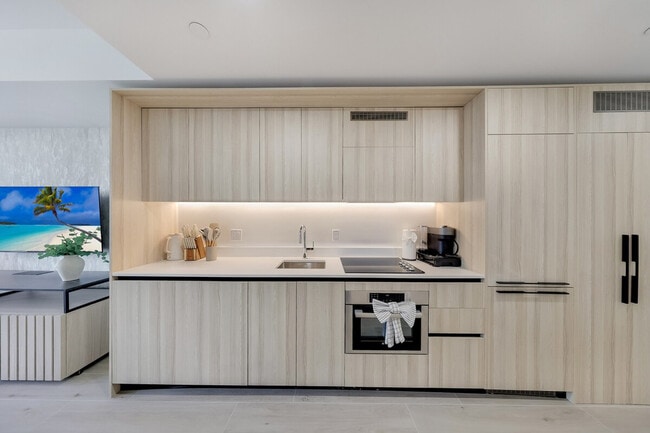 Building Photo - 225 N Miami Ave