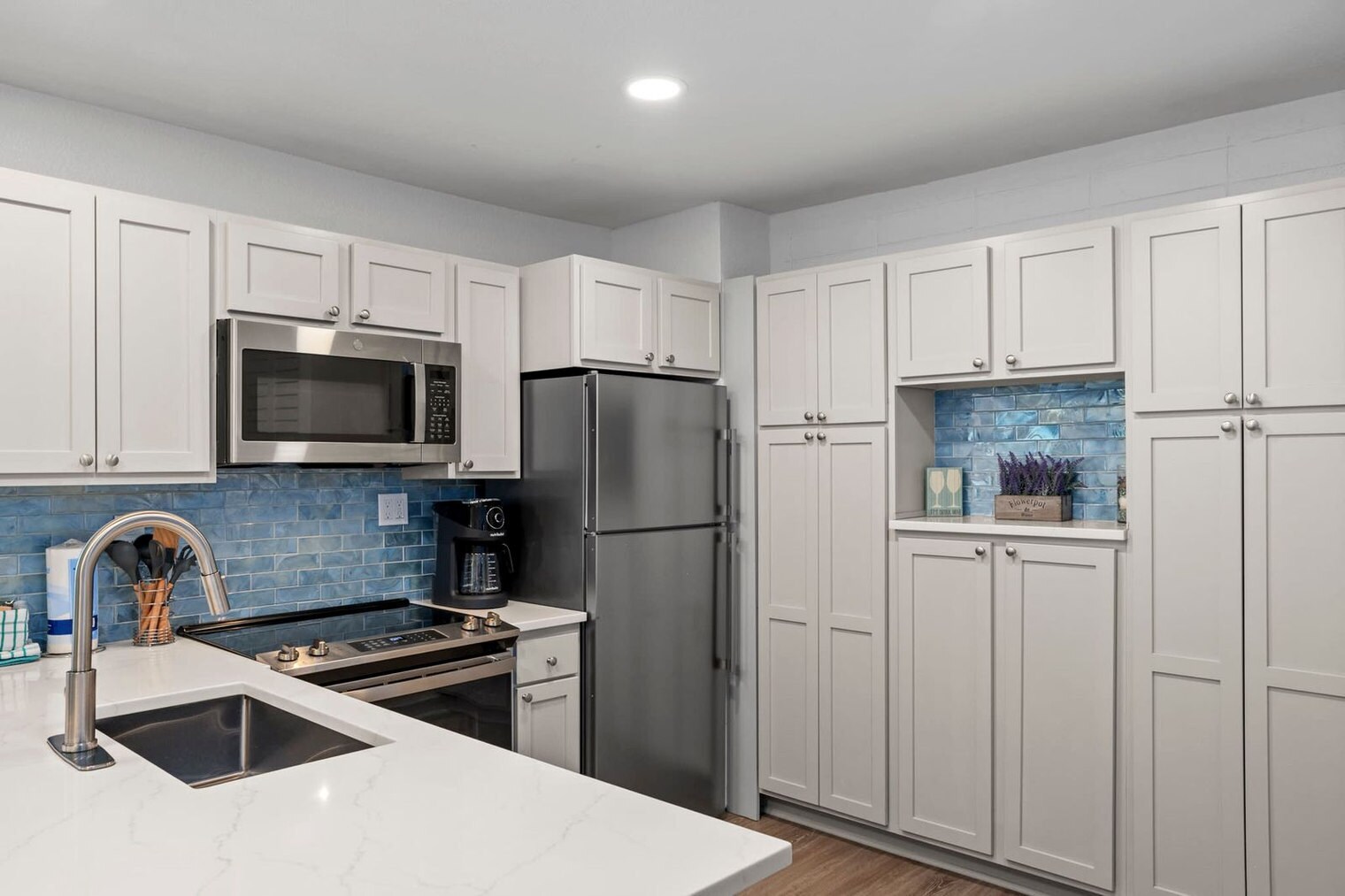 Building Photo - 4000 Gulf Terrace Dr