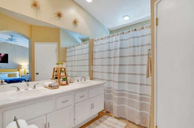 Building Photo - 83939 Carolina Ct