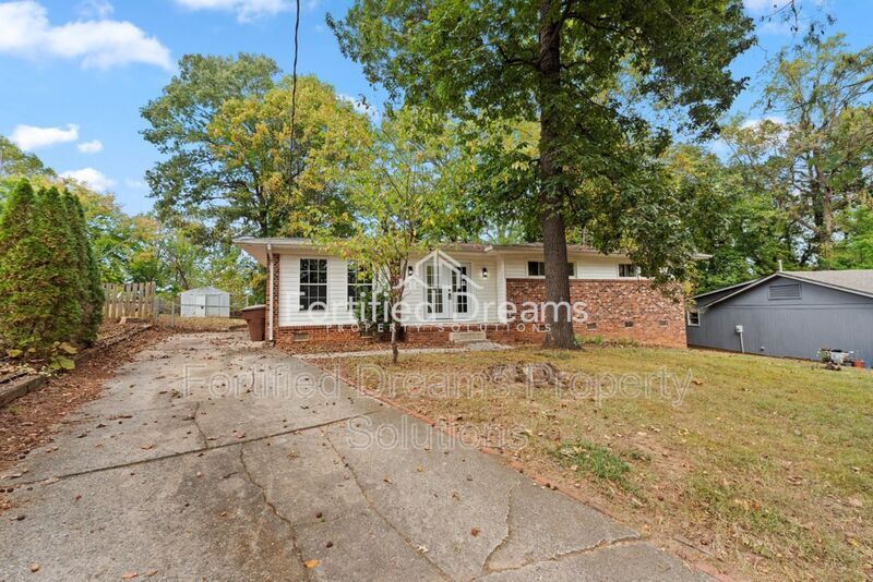 Building Photo - 1806 Heilwood Dr