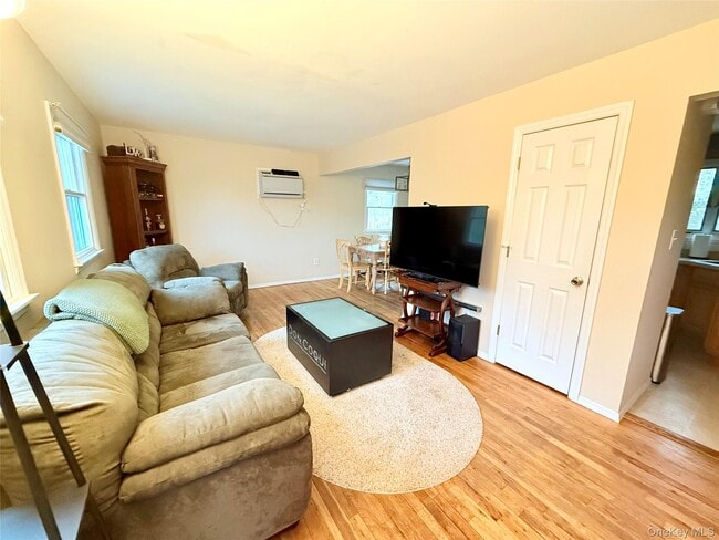 Building Photo - 22 Van Wicklen Ct