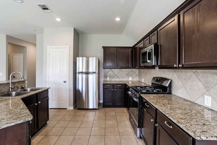 Building Photo - 1813 Sparrow Ln