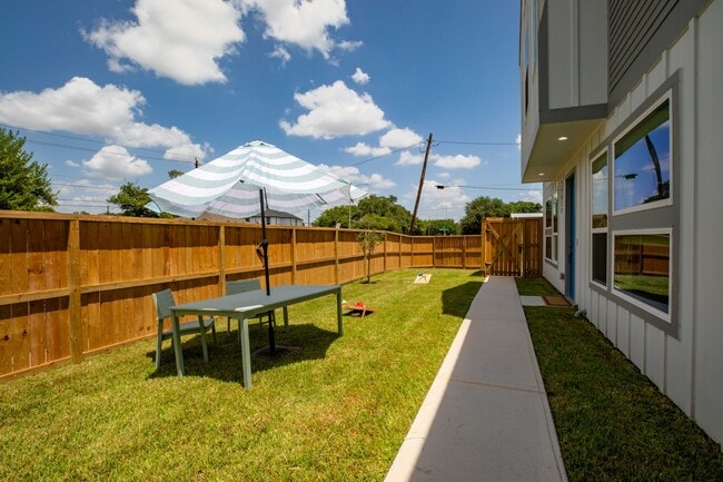 Building Photo - 3902 McKinley St