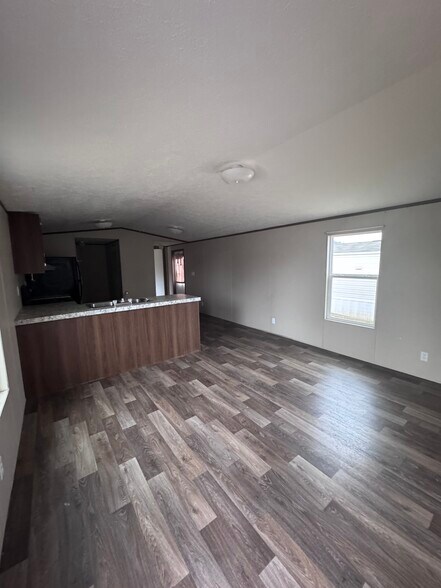 Building Photo - 181 Loyalty Ln