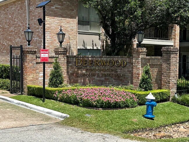 Building Photo - 2230 S Piney Point Rd