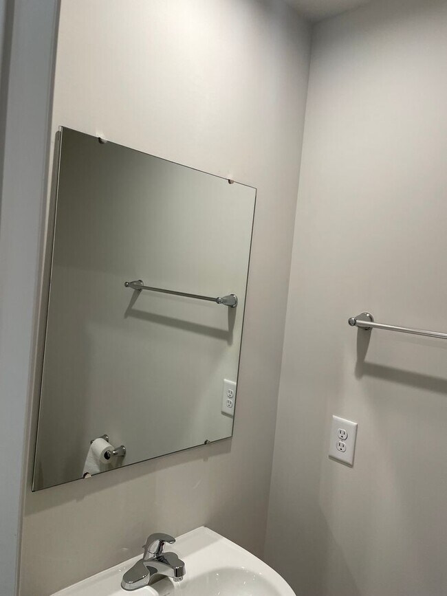 Building Photo - You’ve Got to See This Rental!