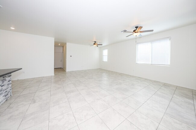 Building Photo - 4466 S Sunrise Bluff Way