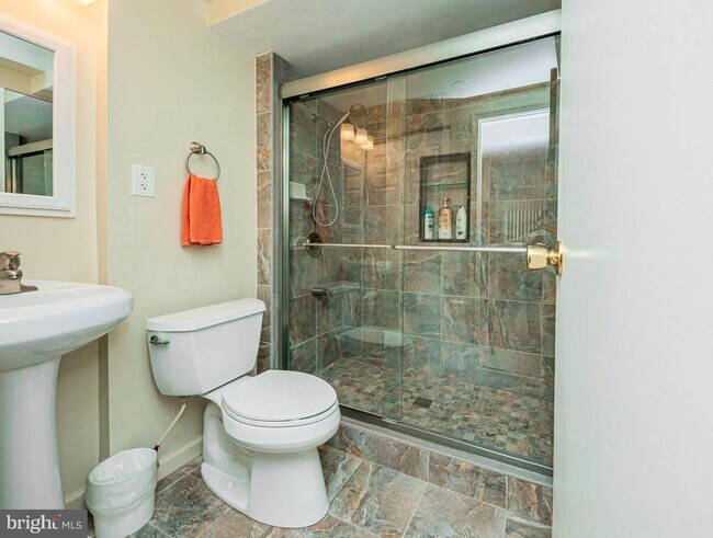 Building Photo - 1803 E Beech Rd