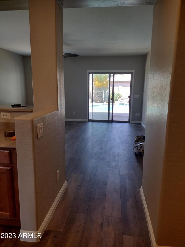 Building Photo - 466 E Yellow Wood Ave